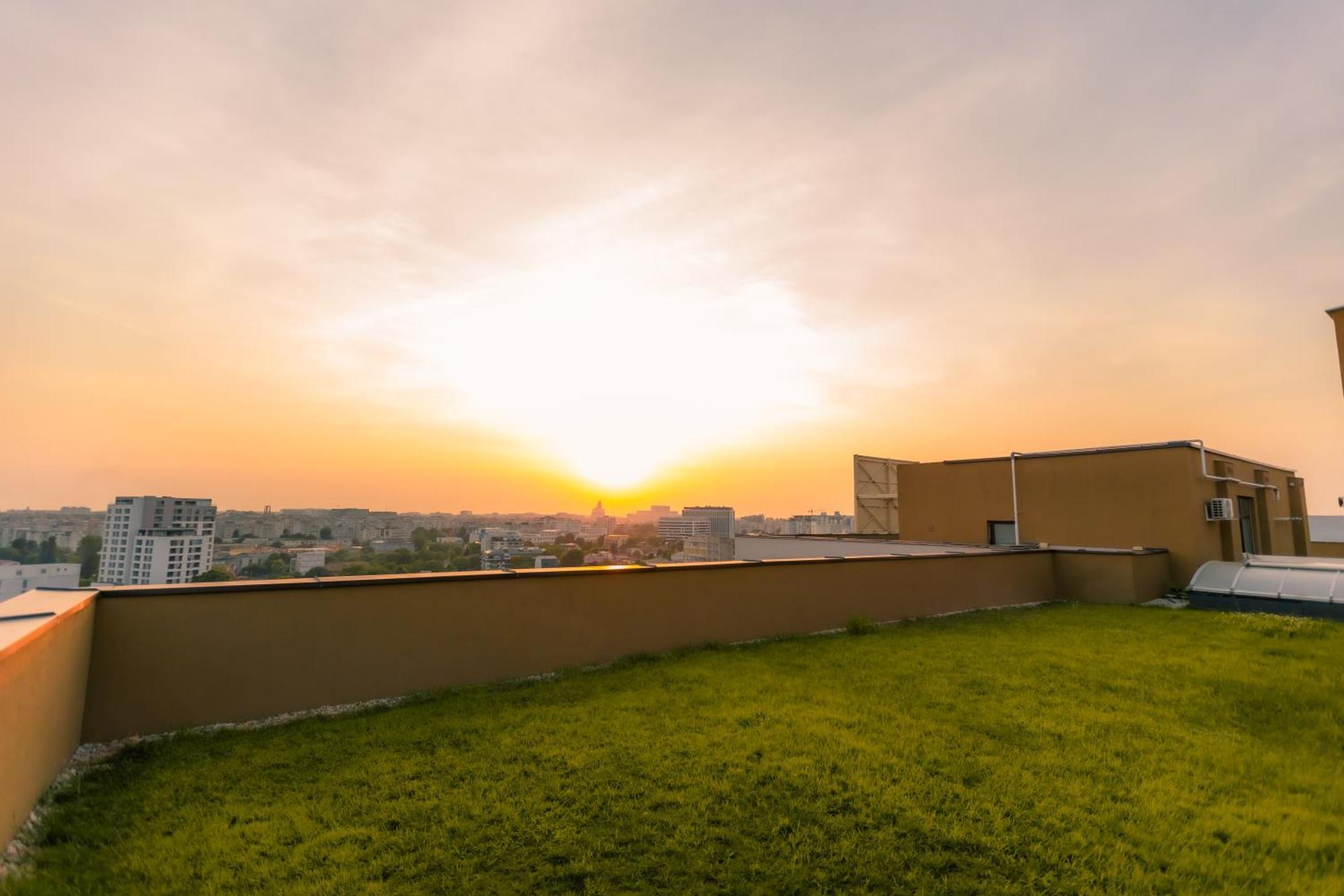 Sunset Apartment - Central Apt With Rooftop Garden Букурещ Екстериор снимка