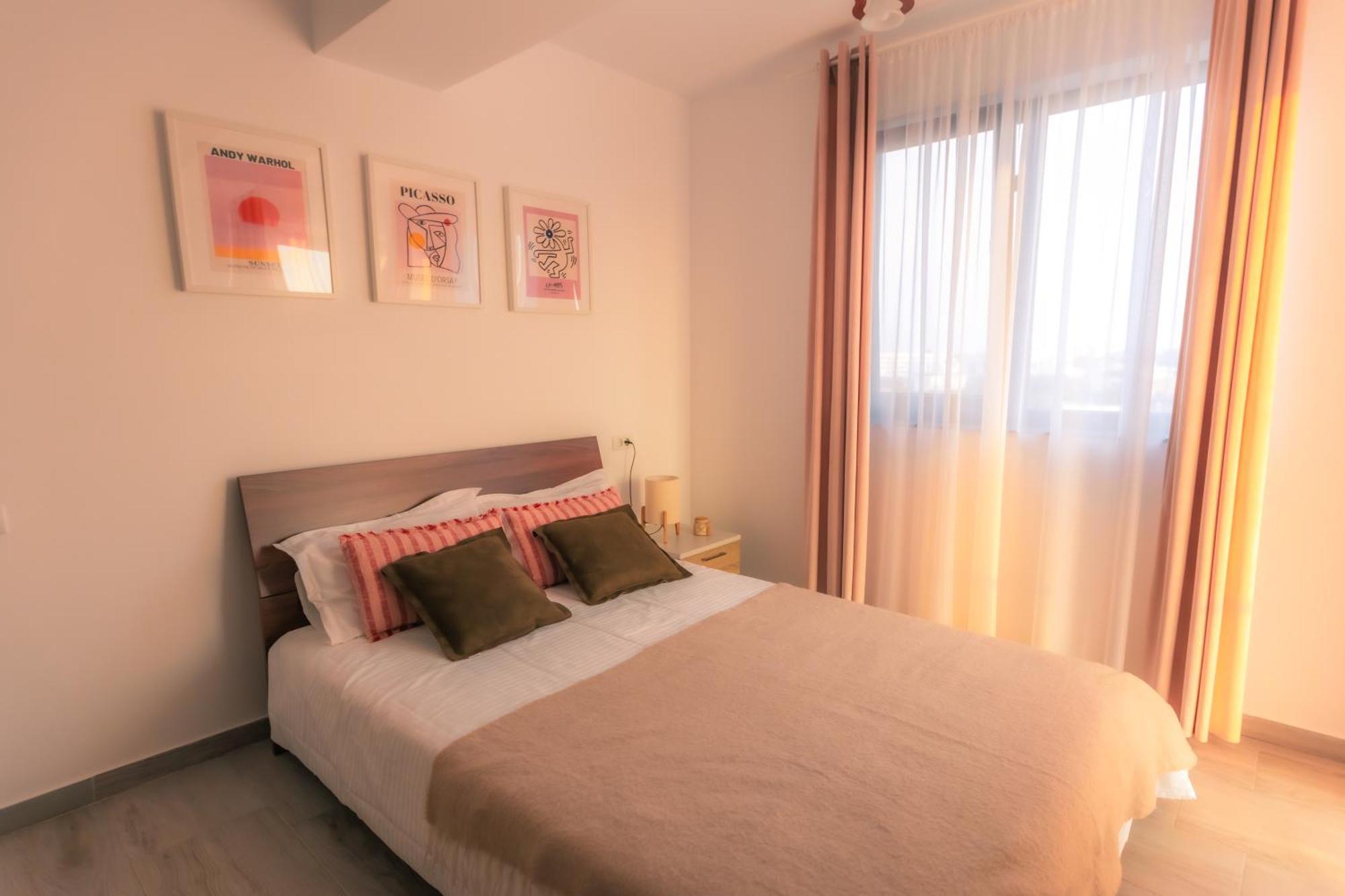 Sunset Apartment - Central Apt With Rooftop Garden Букурещ Екстериор снимка